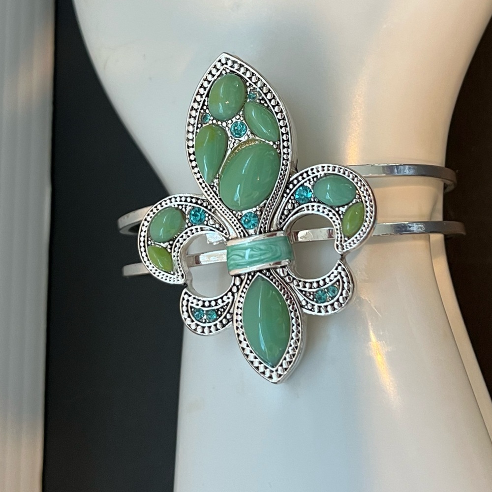 Large fleur de lis bracelet